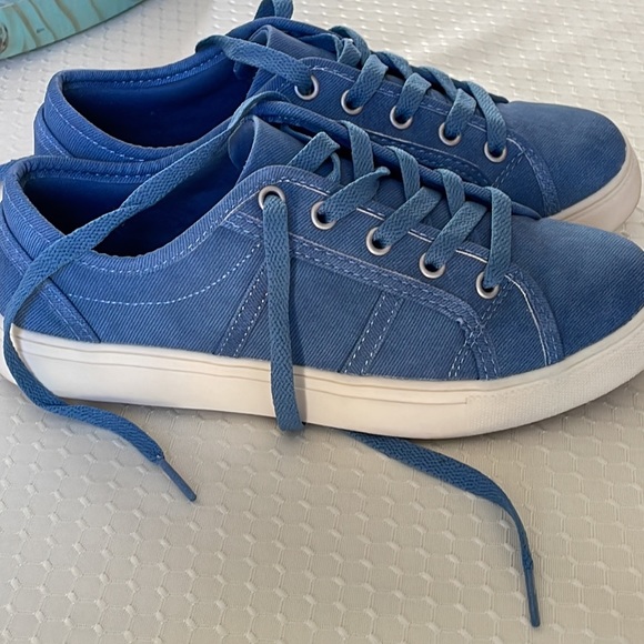 Slate Blue Sneakers size 6M with memory foam - Picture 4 of 5